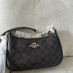 Coach Black and Brown Signature Shoulder Bag🖤🖤